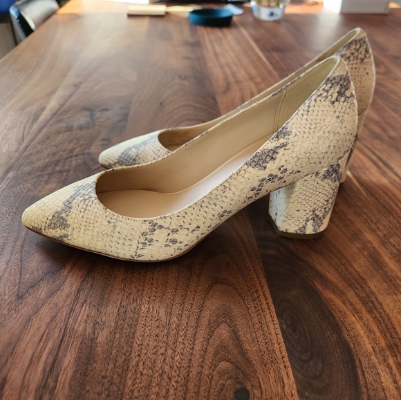 Cole Haan | Karena Chalk Python Print Leather Block Heel Pump - Picture 2 of 8